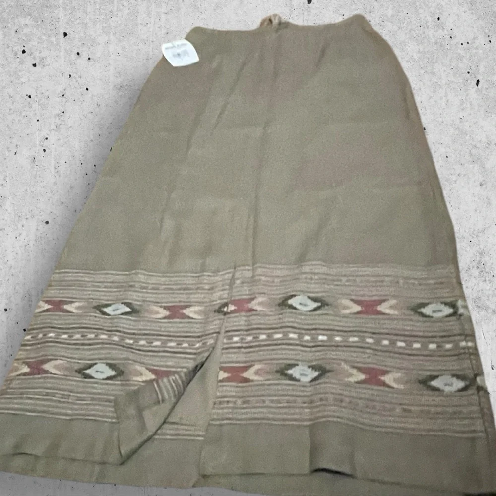 Woolrich NWT Skirt Size 12 Long Modest Style Pockets Tribal Aztec Print Brown